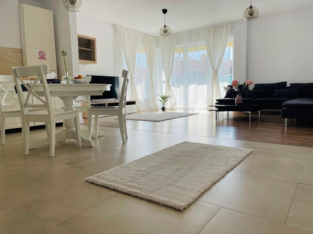 Galaxy Residence Villa Отопень Екстер'єр фото