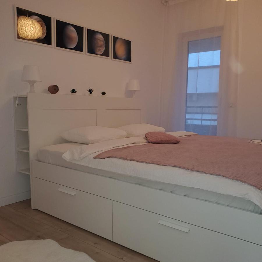 Galaxy Residence Villa Отопень Екстер'єр фото